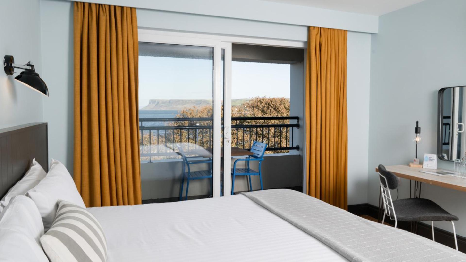 Marine Hotel Ballycastle Esterno foto