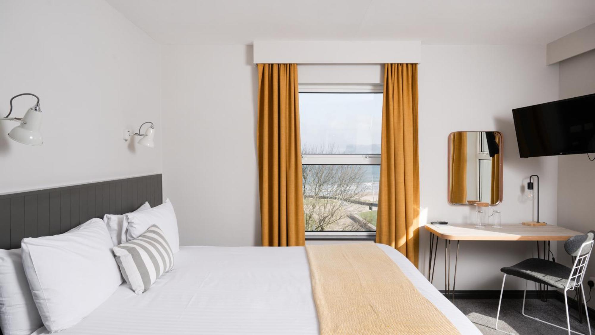 Marine Hotel Ballycastle Esterno foto